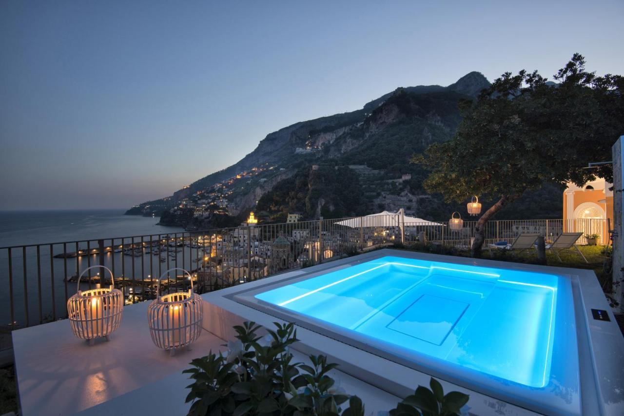 Amore Rentals - Palazzo Della Storia Amalfi Exterior photo