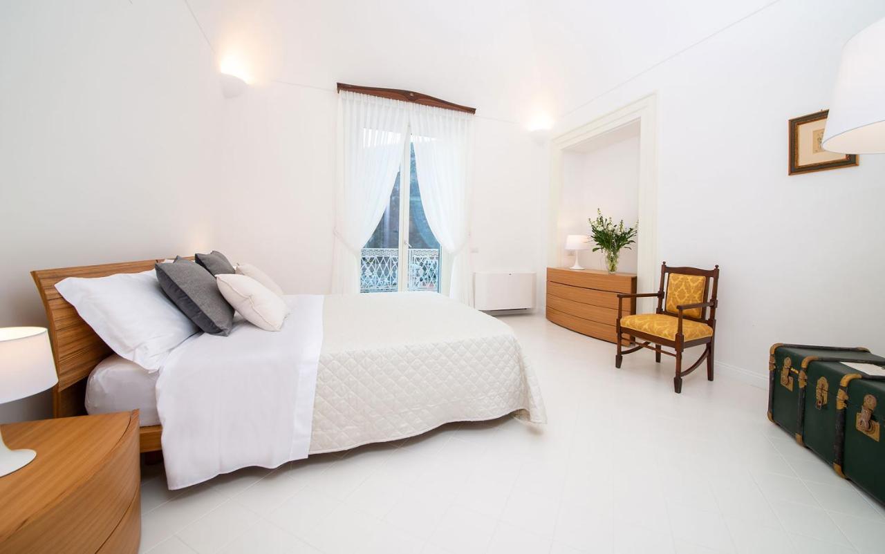 Amore Rentals - Palazzo Della Storia Amalfi Exterior photo